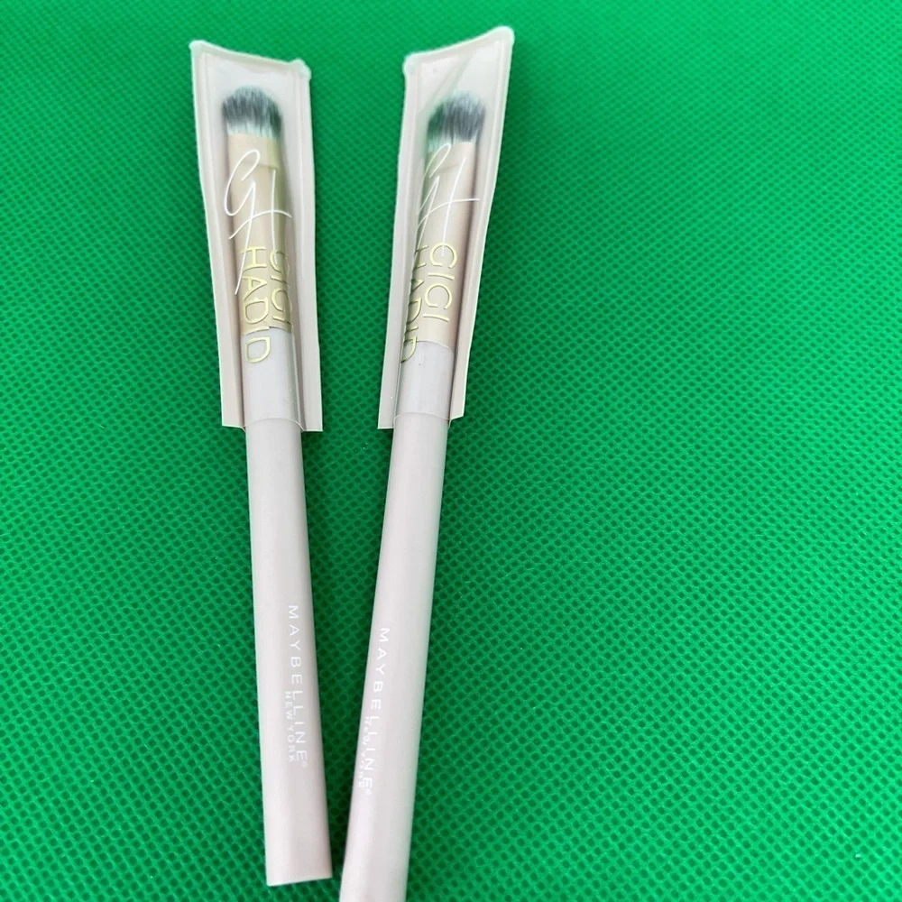 Maybelline Gigi Eye Center Brush- 2PC